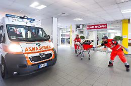 Fuori strada sulla via Mantova, in ospedale due 21enni