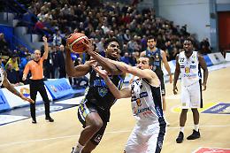 Vanoli troppi errori, Trento sbanca il PalaRadi (84-89)