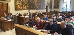 Gestione piscina, 'bufera politica'
