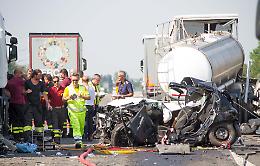 Tre morti nell'inferno in A21, il pm chiede 6 anni
