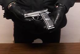 Trovato con una pistola in auto, denunciato 37enne