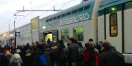 Guasti, mattinata nera. L'ira dei pendolari per i ritardi