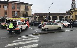 Innesta per errore la retro. Un 79enne investe e uccide la moglie