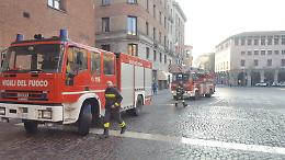 Cade un pezzo di mattone, vigili del fuoco in azione