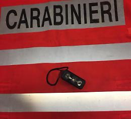 Trovato con un taser, 20enne denunciato per porto abusivo d'armi