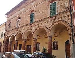 Palazzo Manganelli: 'Crepe da monitorare'