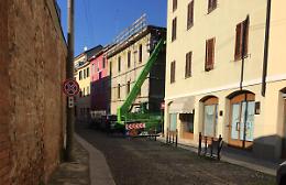 Amianto in via Bissolati, incubo finito: via la distesa di Eternit