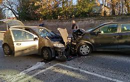 Frontale tra auto, due donne ferite in ospedale