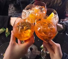 Alcol, le notti da sballati ora iniziano a 13 anni