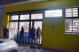 Ruba le monete al colorificio Alquati e ne perde metà per strada 