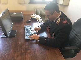 Gioca d'azzardo con la carta di una studentessa, denunciato