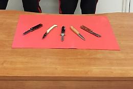 Trovato con 5 coltelli, denunciato 42enne parmense