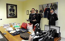 Furti di cosmetici, banda a processo