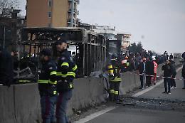 Studenti sequestrati sul bus per un'ora e mezza