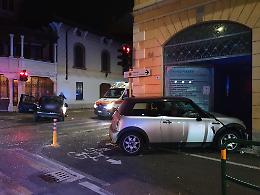 Scontro fra due auto in via Giordano