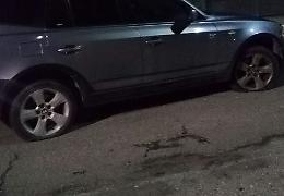 Gomme tagliate a due auto