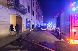 FOTO L'incendio nella palazzina di via Milano