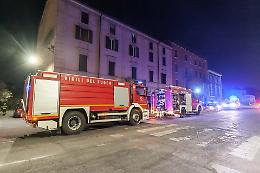 Incendi nella notte, il fuoco devasta due case