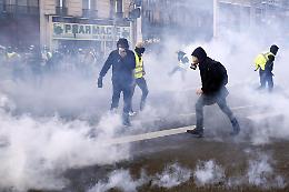 Parigi, Gilet Gialli: scontri dopo il corteo