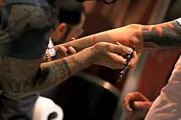 Ritirati nove colori per tatuaggi, sono cancerogeni