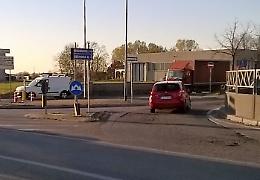 Segnaletica carente, i camion ignorano la gronda
