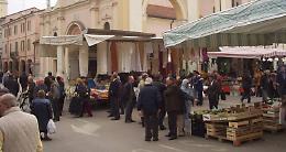 Ambulanti in rivolta: "Stop al mercato del Forte"