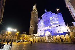 Giornata mondiale autismo, anche Cremona si illumina di blu