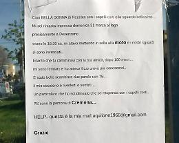 Scocca la freccia di Cupido: cremonese tappezza Rezzato di volantini per cercare la sua donna del lago