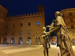 Autismo, giornata mondiale: finestre blu a palazzo comunale