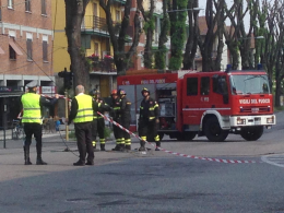 Tranciati i vecchi cavi del filobus, caos traffico in via Giuseppina