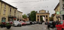 Porta Serio malata, sta perdendo i pezzi