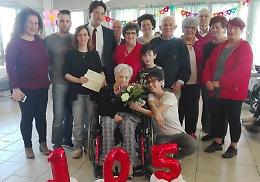 Festa a Villa Salus di Rimini per i 105 anni di Zeffira 
