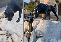 Monumento vandalizzato subito dopo l'inaugurazione