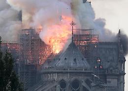 FOTO Le immagini dell'incendio a Notre-Dame a Parigi