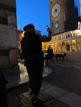 FOTO Mauro Corona stregato dal Torrazzo: 'Che meraviglia'