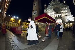 FOTO La processione della Sacra Spina a Cremona