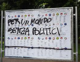 Imbrattatori scatenati alla vigilia del voto