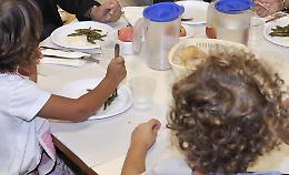 Il pasto da casa solo per venti alunni, malumore tra i genitori