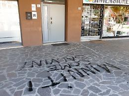 Sede del Pd nel mirino dei vandali