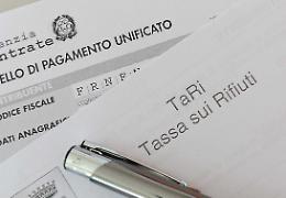 Bollette Tari, "Aumenti solo per i social"