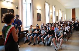 FOTO Studenti sopravvissuti al rogo dell'autobus, la consegna della medaglia