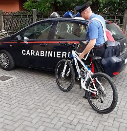 Ruba una bicicletta fuori dall'oratorio, denunciato nordafricano
