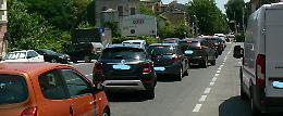 Caos traffico: via Milano soffocata dalle auto