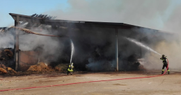 Incendio Acquanegra, in fiamme migliaia di rotoballe