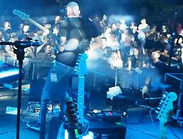 Collane strappate dal collo, derubati al festival