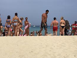 Rischia di annegare, Magnini salva un bagnante in Sardegna