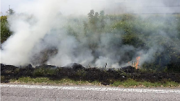 Paglia nel fosso prende fuoco lungo la provinciale