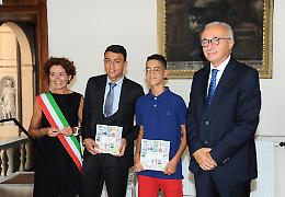 Cittadinanza italiana, cerimonia e poi "gli insulti e le prepotenze"