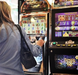 Gioco d’azzardo, disco verde al regolamento comunale