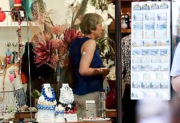 Theresa May in vacanza sul Garda con il marito